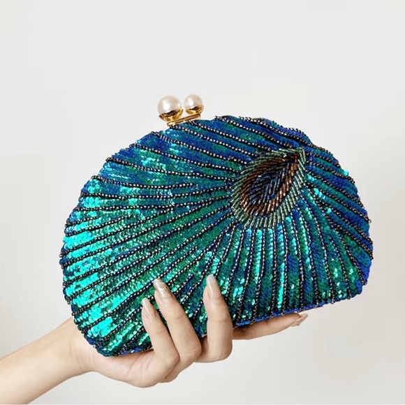 Sequin PEACOCK clutch/purse-SO EYE CATCHING! More is more! ✨ - Picture 1 of 5